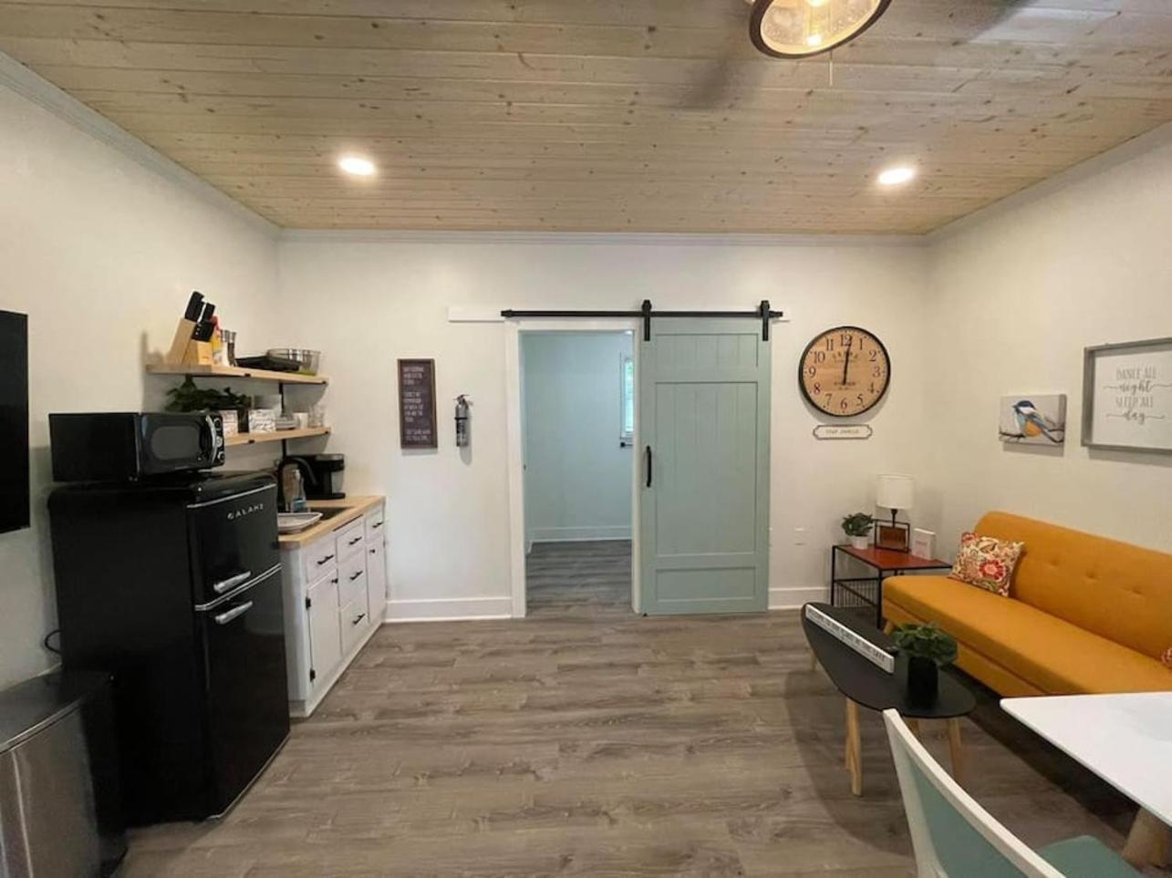 Beautifully Renovated Studio 2 Miles From Marina! Winchester Buitenkant foto